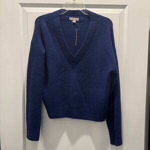 Women's V-Neck Sweater - Blue